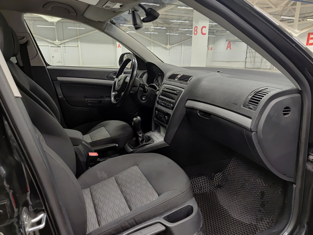 Skoda Octavia II (A5) Рестайлинг, 2013 Фото №10