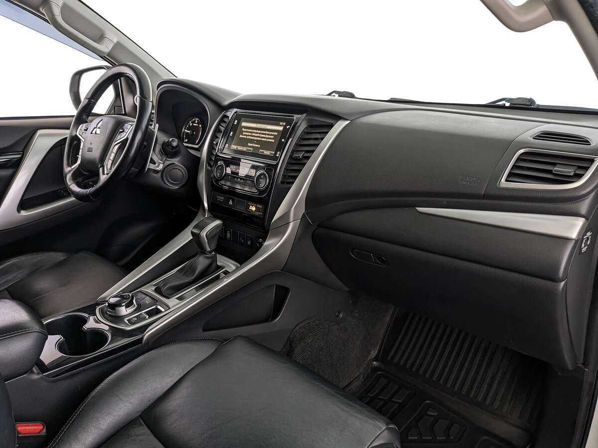 Mitsubishi Pajero Sport, 2017 Фото №9