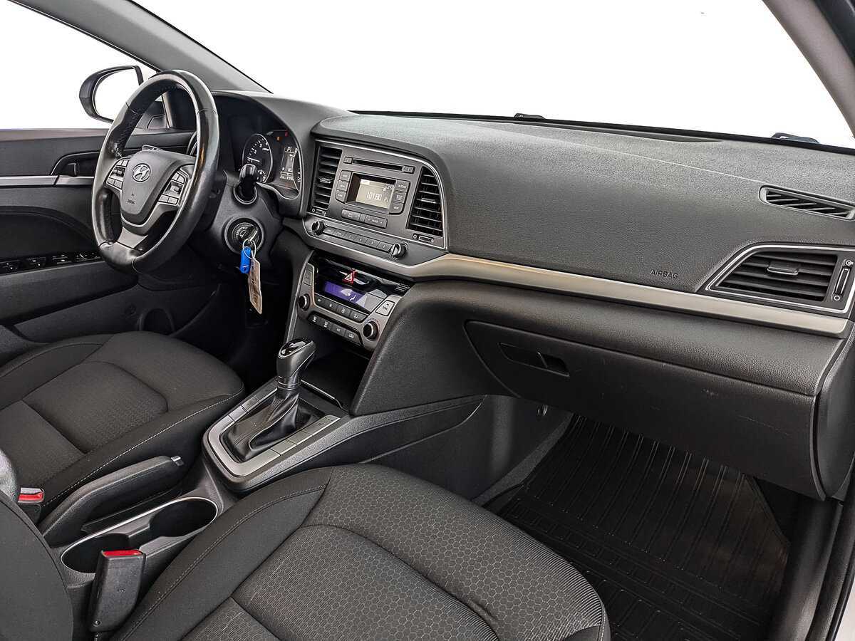 Hyundai Elantra, 2018 Фото №13