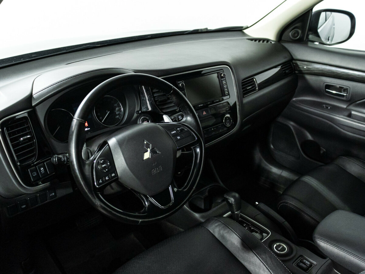 Mitsubishi Outlander III Рестайлинг 2, 2015 Фото №9