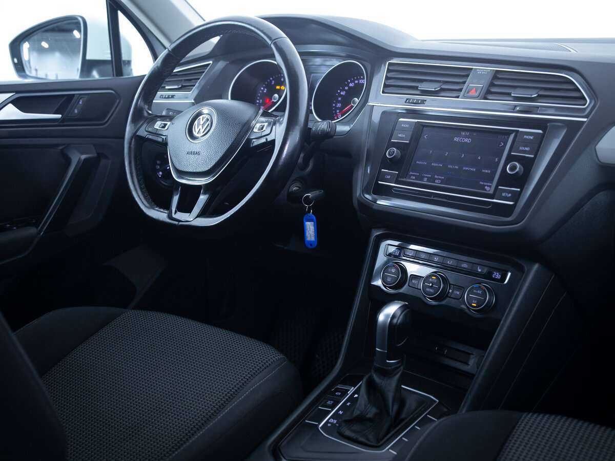 Volkswagen Tiguan, 2018 Фото №11