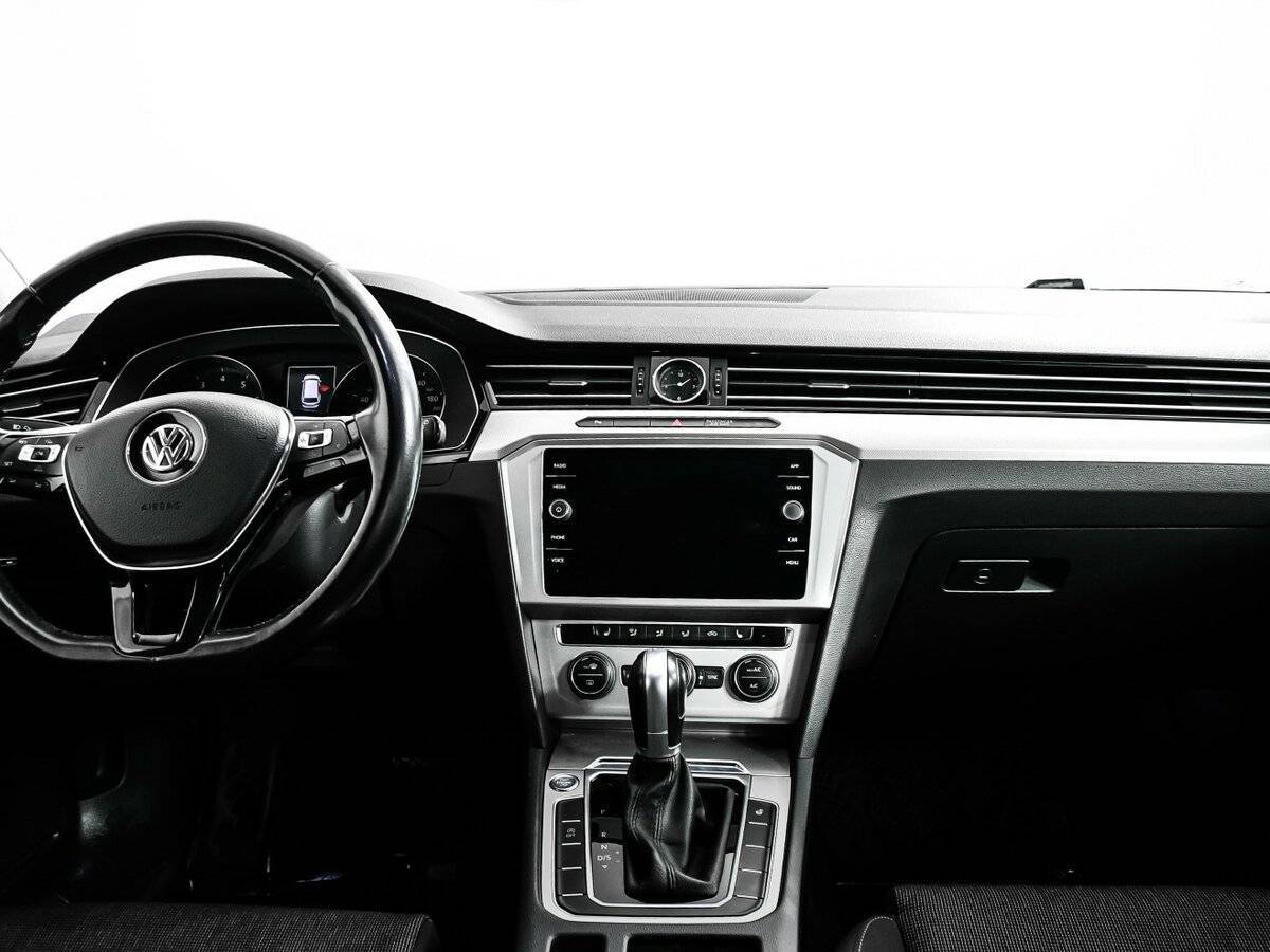 Volkswagen Passat, 2018 Фото №11