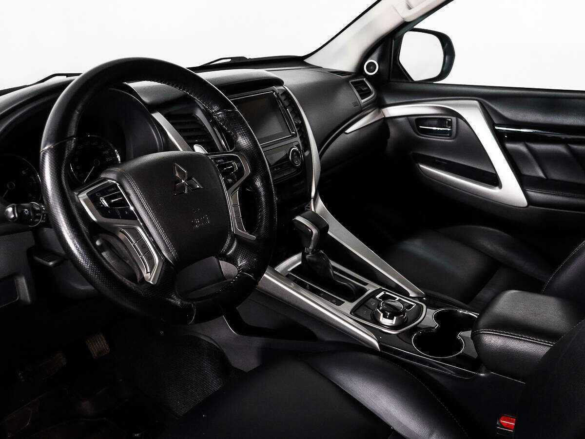 Mitsubishi Pajero Sport, 2016 Фото №8