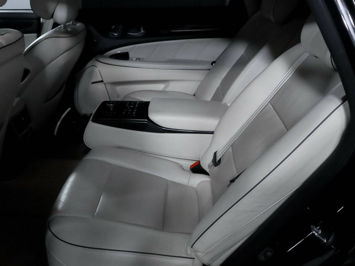 Hyundai Equus II Рестайлинг, 2013 Фото №10
