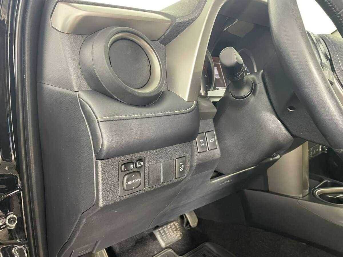 Toyota RAV4, 2018 Фото №9