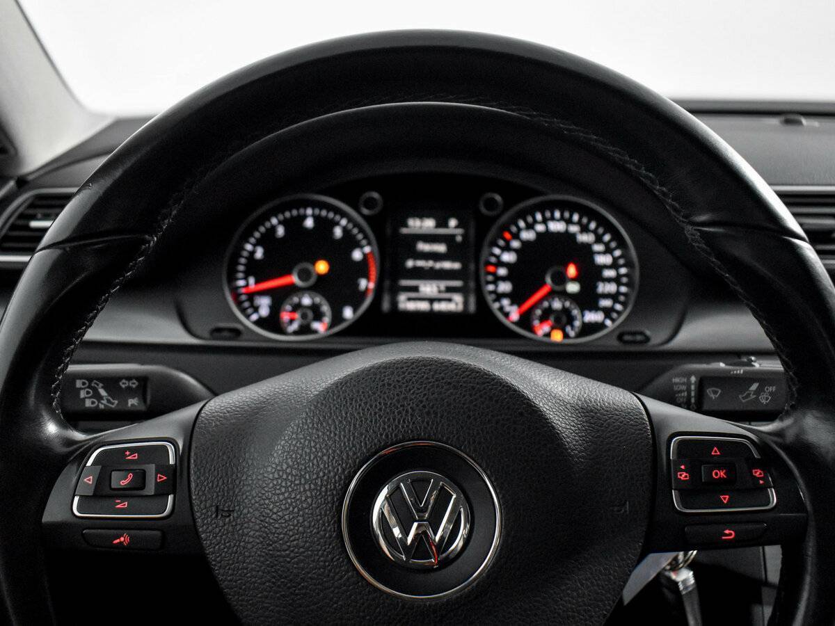 Volkswagen Passat, 2012 Фото №17