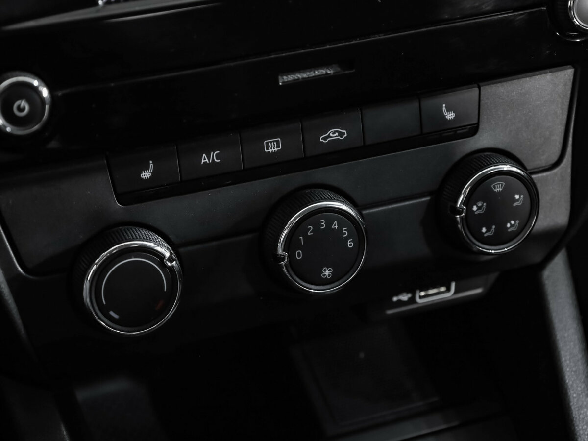 Skoda Octavia III (A7) Рестайлинг, 2018 Фото №11