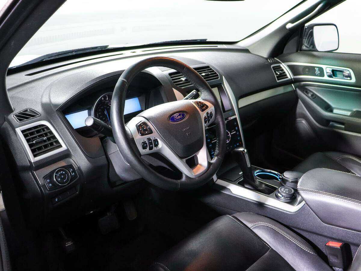 Ford Explorer Sport, 2015 Фото №15