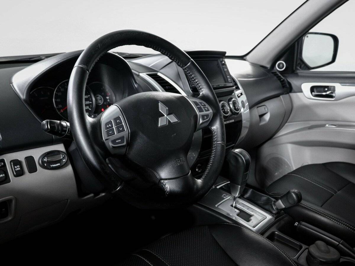Mitsubishi Pajero Sport, 2013 Фото №14