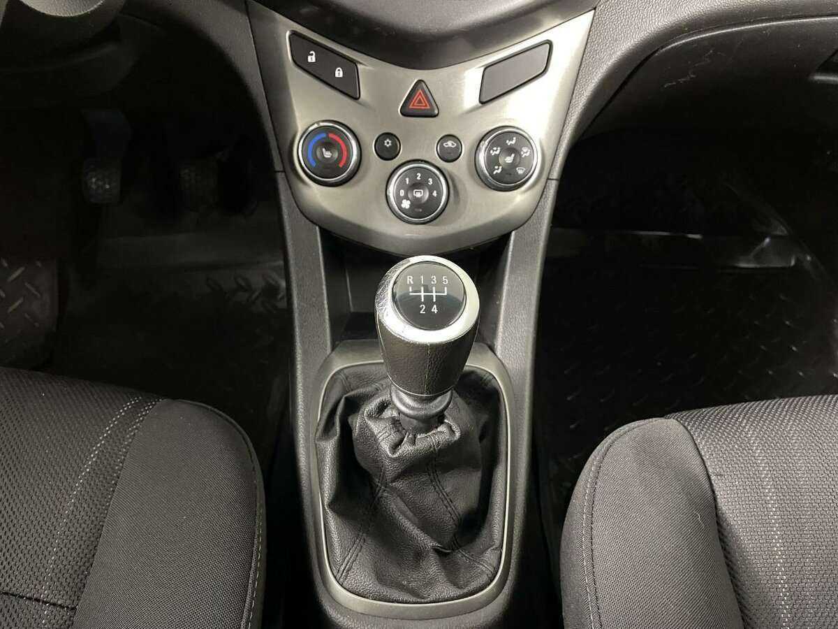 Chevrolet Aveo, 2013 Фото №12