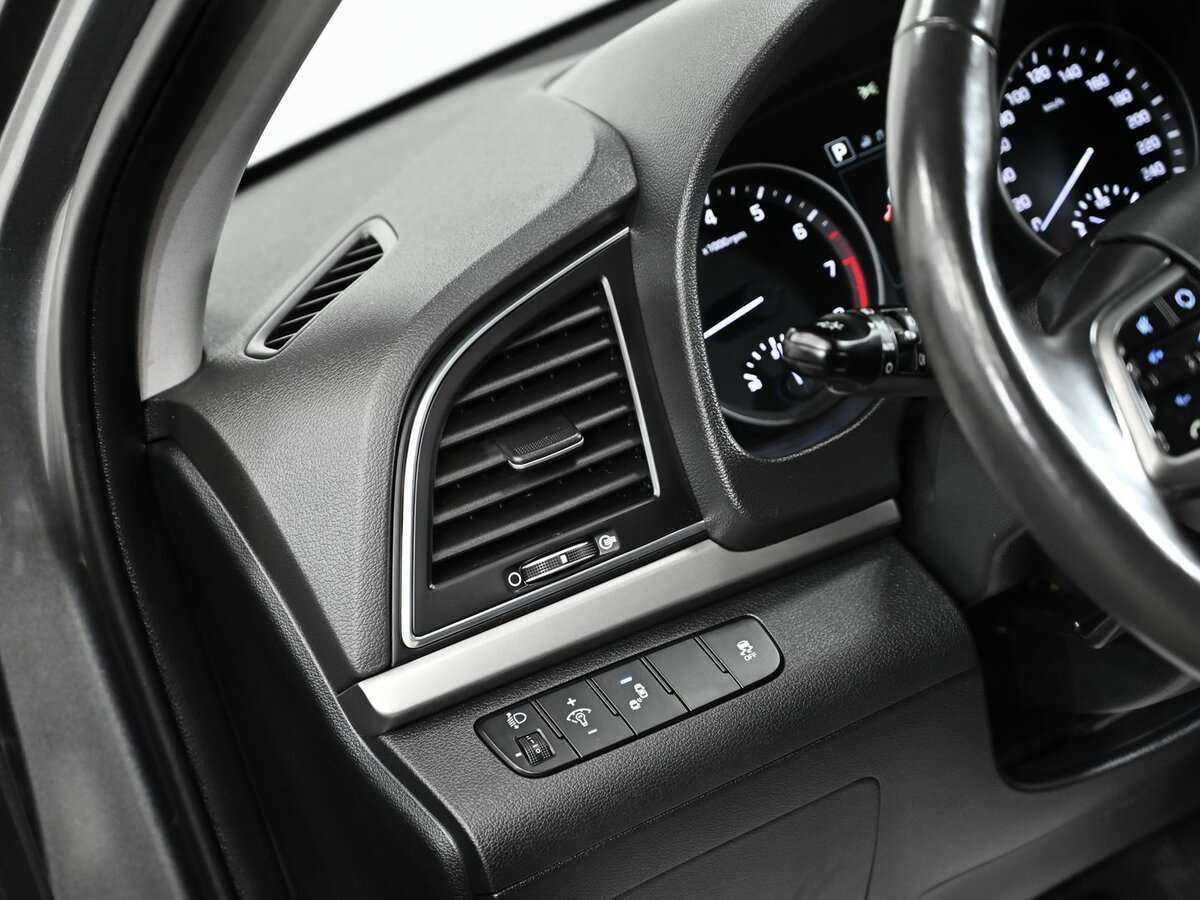 Hyundai Elantra, 2018 Фото №7