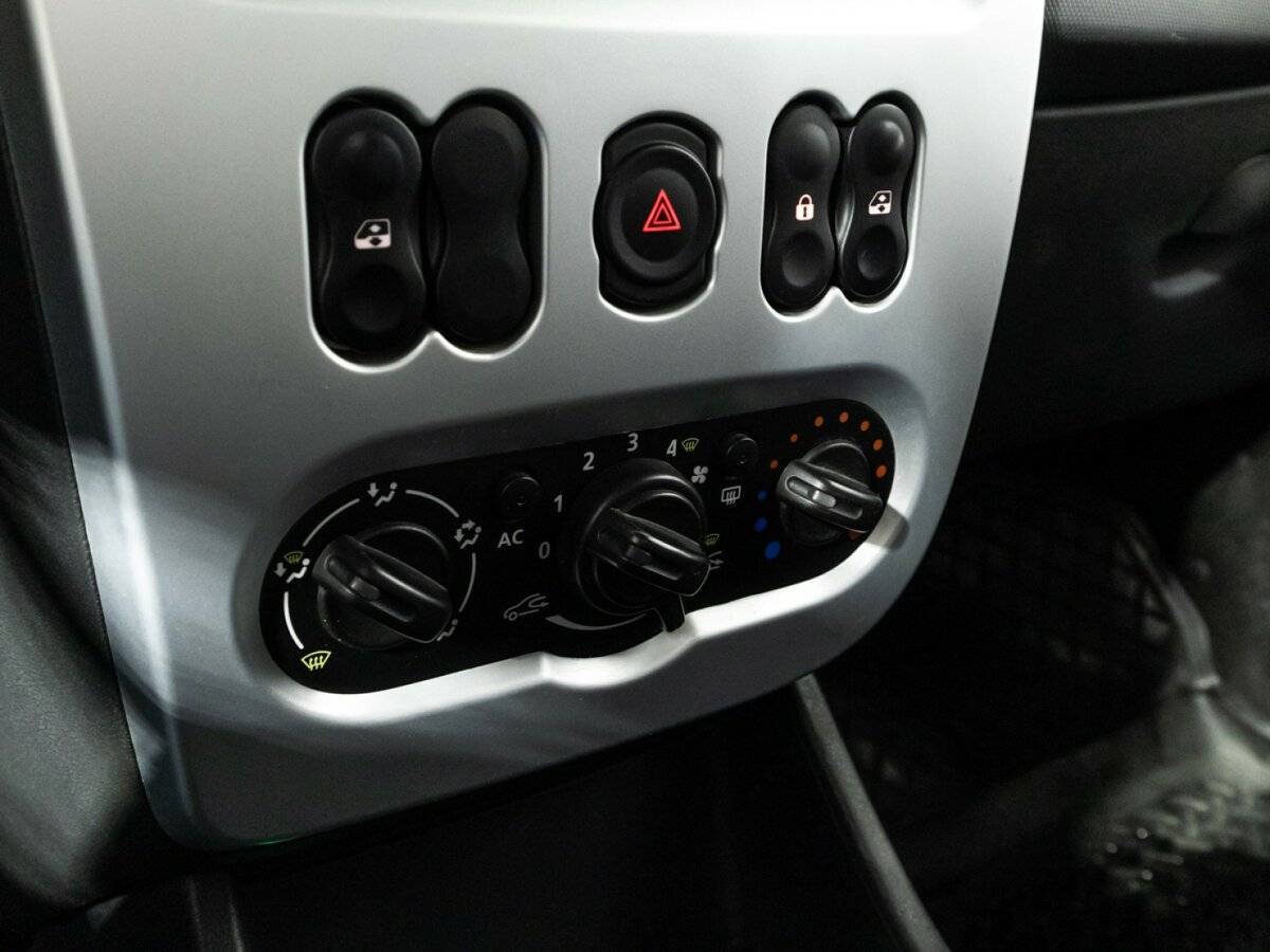 Renault Logan, 2012 Фото №15