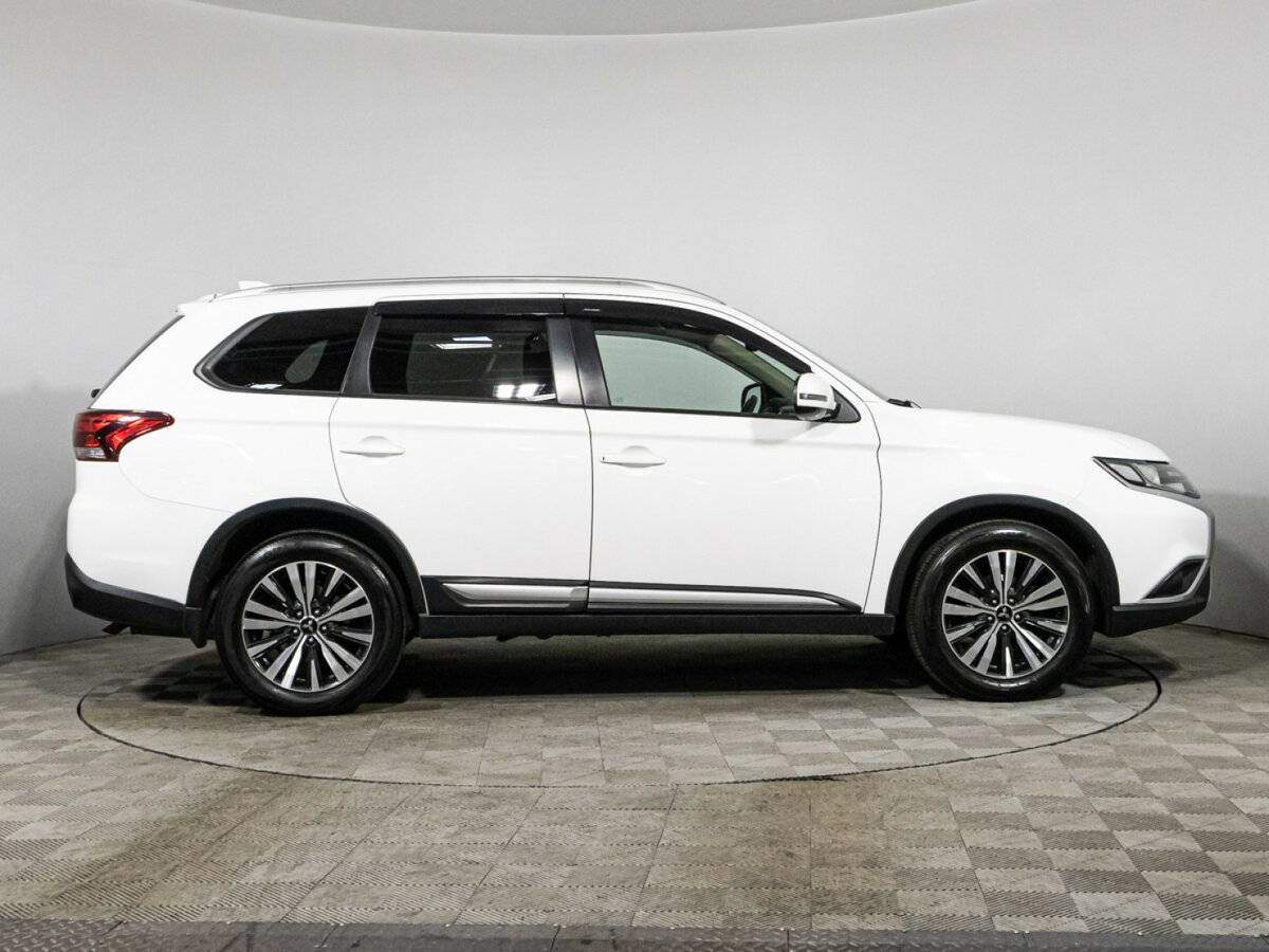 Mitsubishi Outlander, 2018 - 70 460 км. | Фото №4